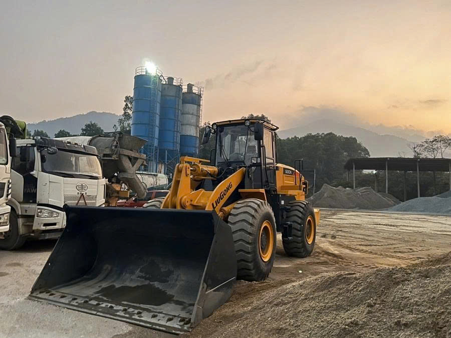 Máy Xúc Lật LiuGong ZL50CNL - Giải Pháp Mạnh Mẽ Cho Công Trình Đa Nhiệm